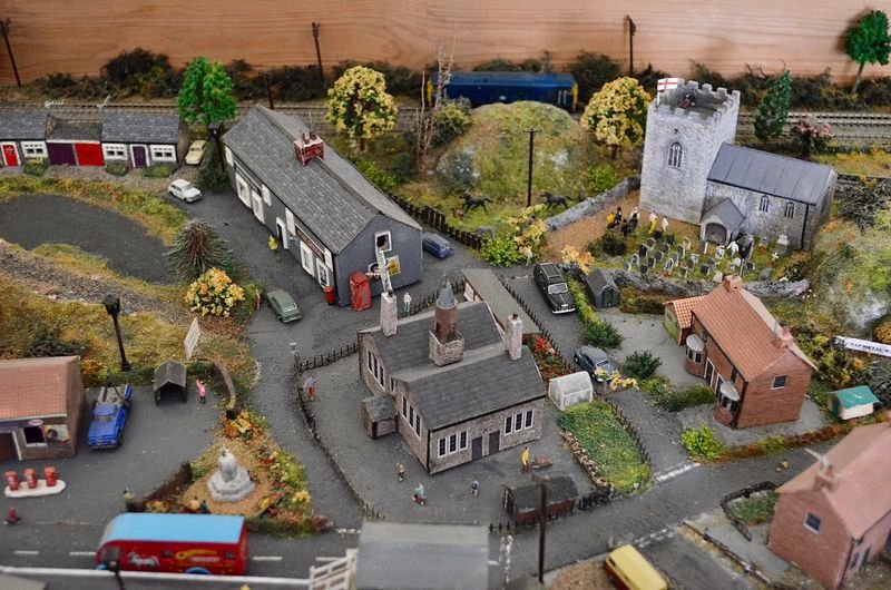 Symbolfoto: Modellbau-Diorama mit Dorf